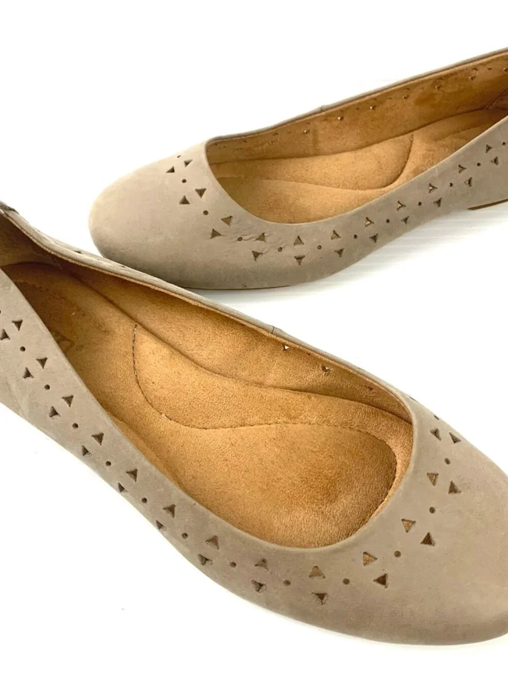 Born‎ F67622 Taupe Nubuck Laser Cut Cushioned Ballet Flats NEW
